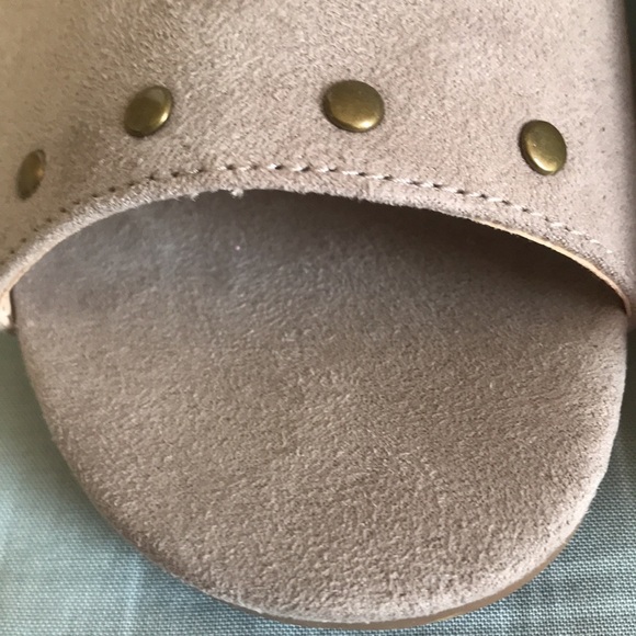 Madeline faux gray suede studded slip on sandals chunky heel Sz 9.5 comfy casual - Picture 10 of 15